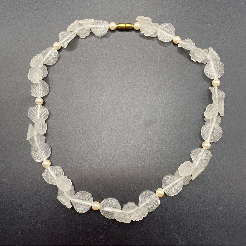 AVON Frosty Lucite Flowers & Leaves Beads Vintage Necklace